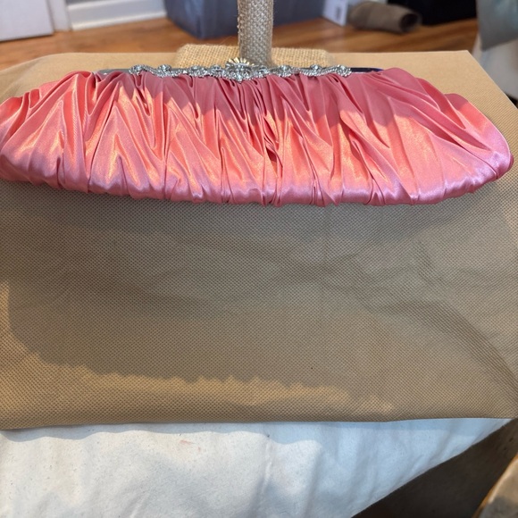 Source Unknown Pink Ruched Clutch - Picture 4 of 10